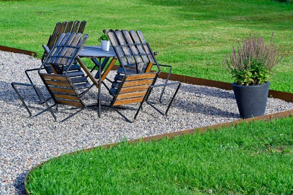 Metal Edging Installation in Pasadena