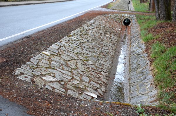 Ditch Landscaping in Pasadena